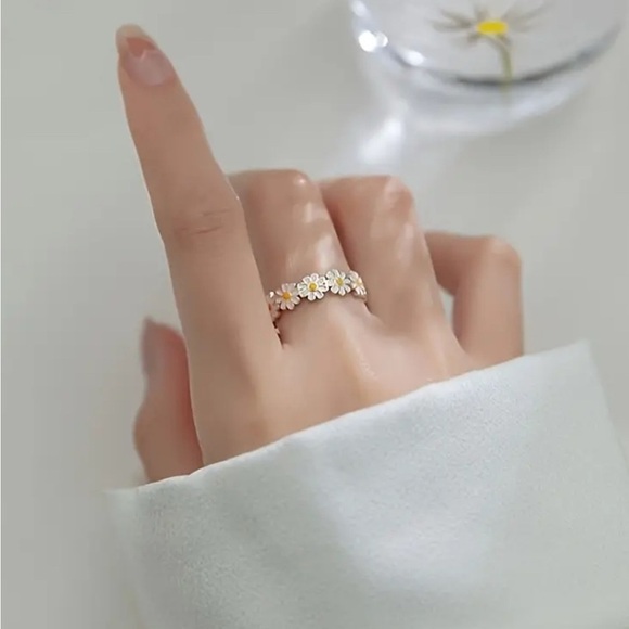Dainty Enamel Daisy Flower Stackable Delicate Adjustable Silver Tone Ring NEW - Picture 9 of 14